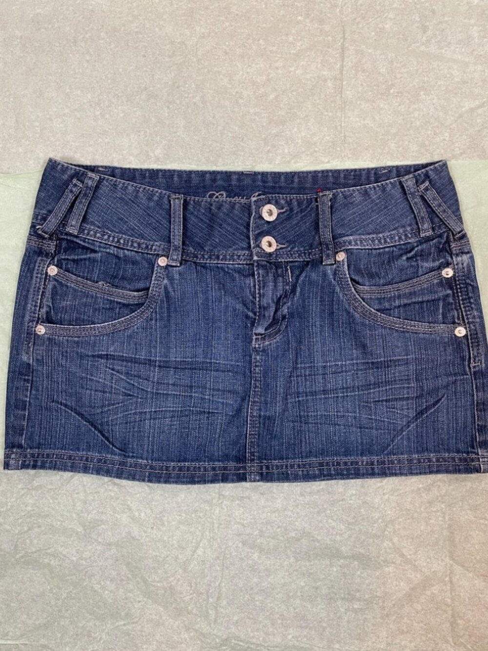 GUESS Vintage/Y2K Jeans denim mini skirt, medium blue wash, size 29